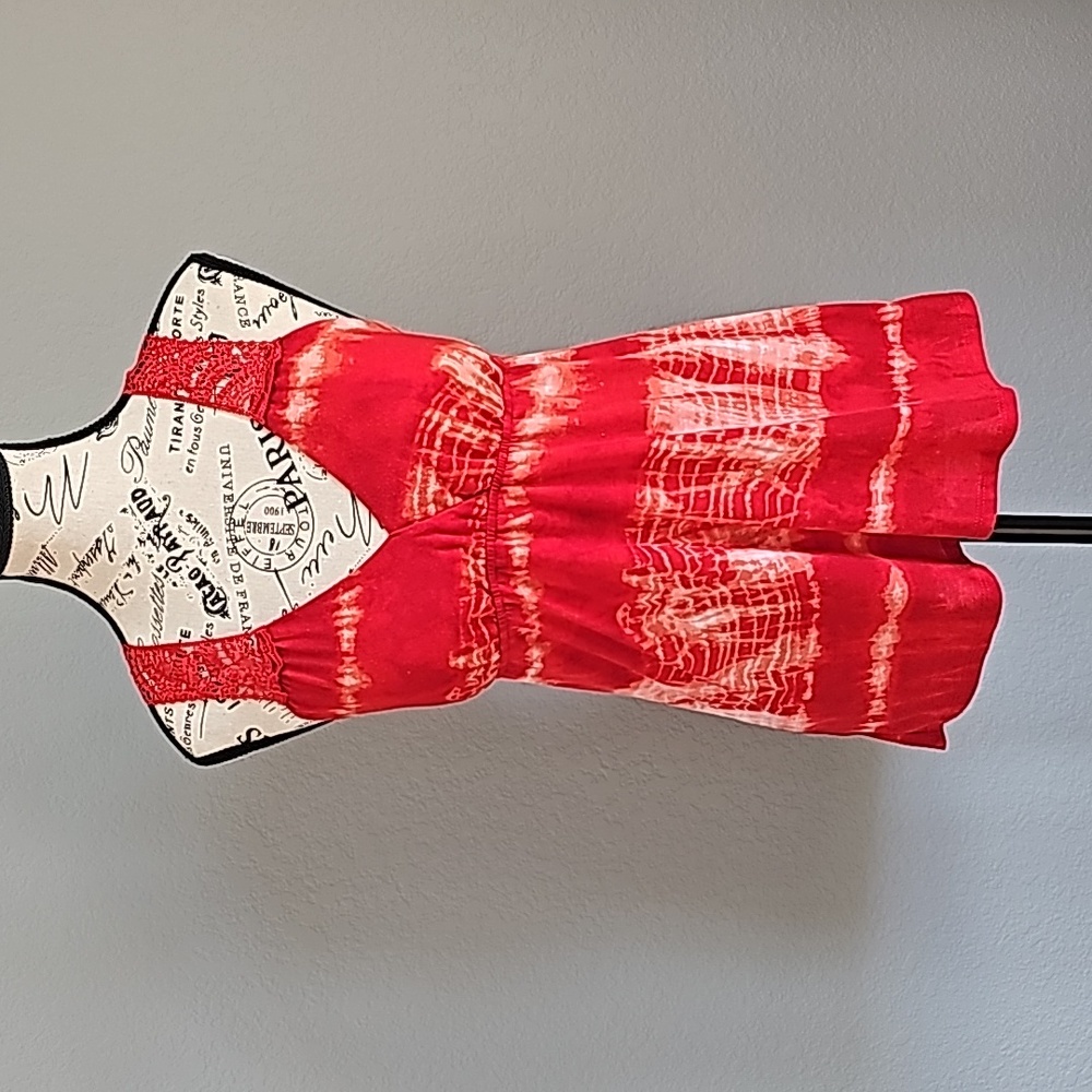 CROCHET BACK TIE-DIE TANK. RED. GREAT CONDITION. WOMEN'S SIZE MEDIUM